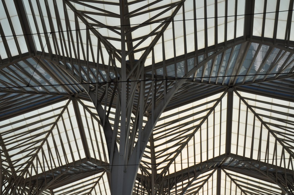 Dak van het moderne Gare do Oriente