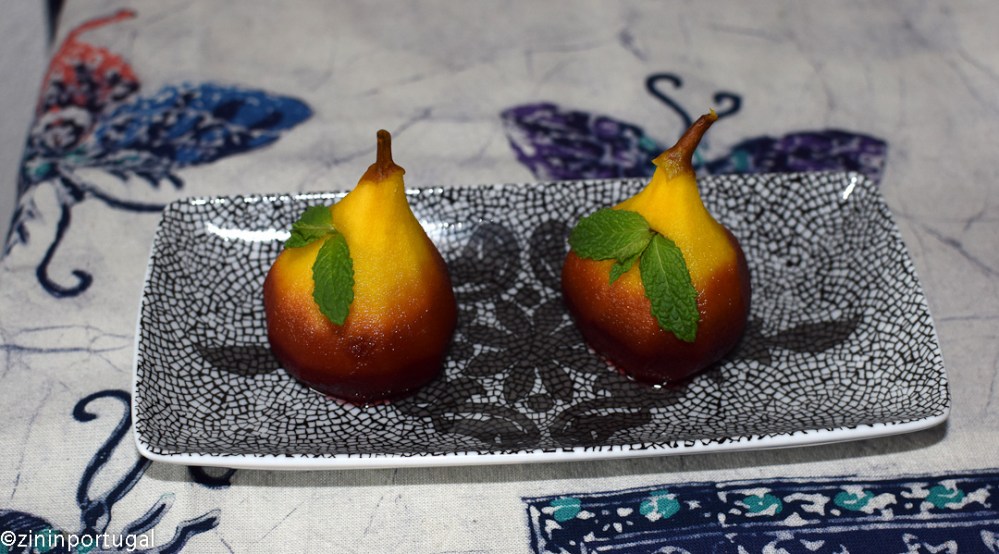 Stoofpeertjes op tafel